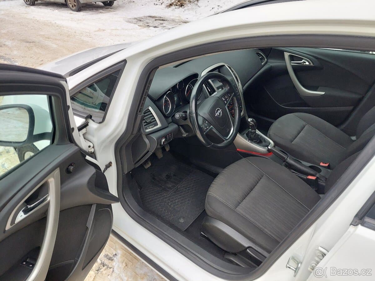 2011 Opel ASTRA - 8