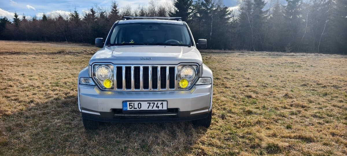 2008 Jeep CHEROKEE - 8