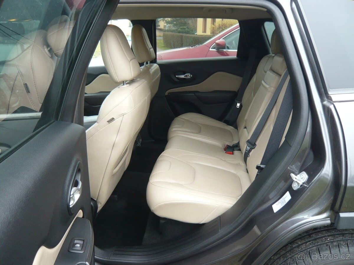 2015 Jeep CHEROKEE - 8