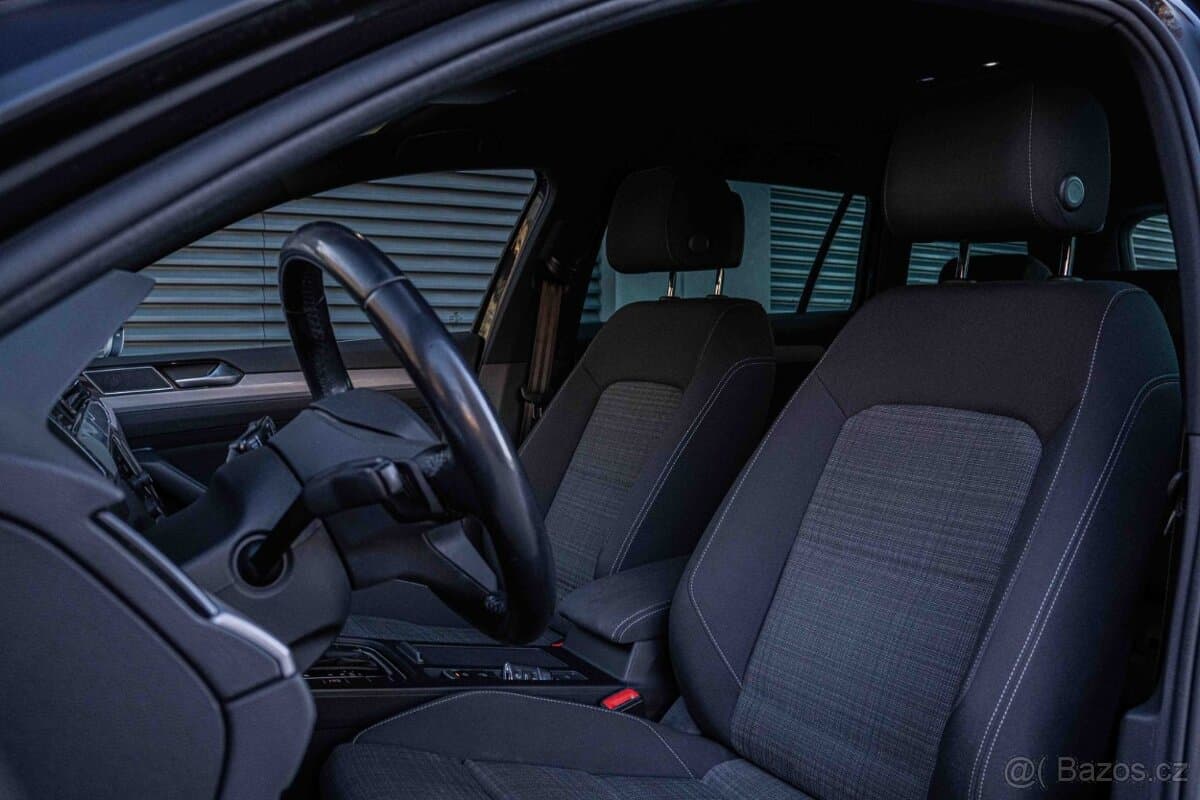 2019 Volkswagen PASSAT - 8