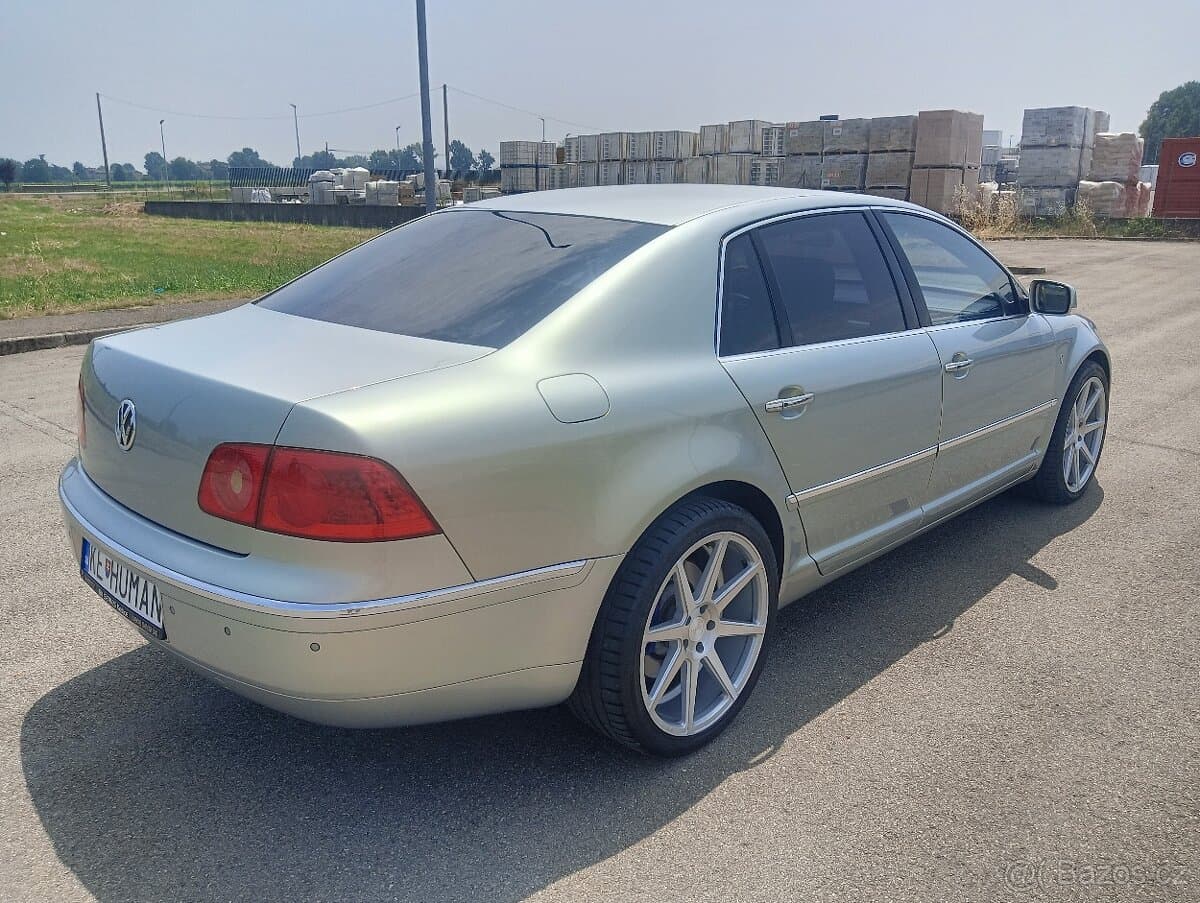 2004 Volkswagen PHAETON - 8