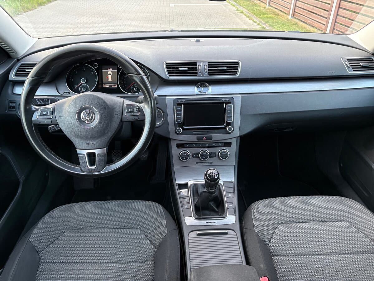 2013 Volkswagen PASSAT - 8