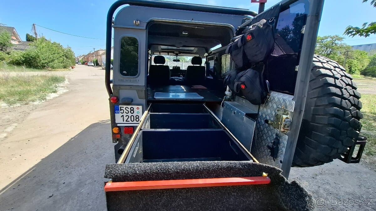 Land Rover DEFENDER - 8