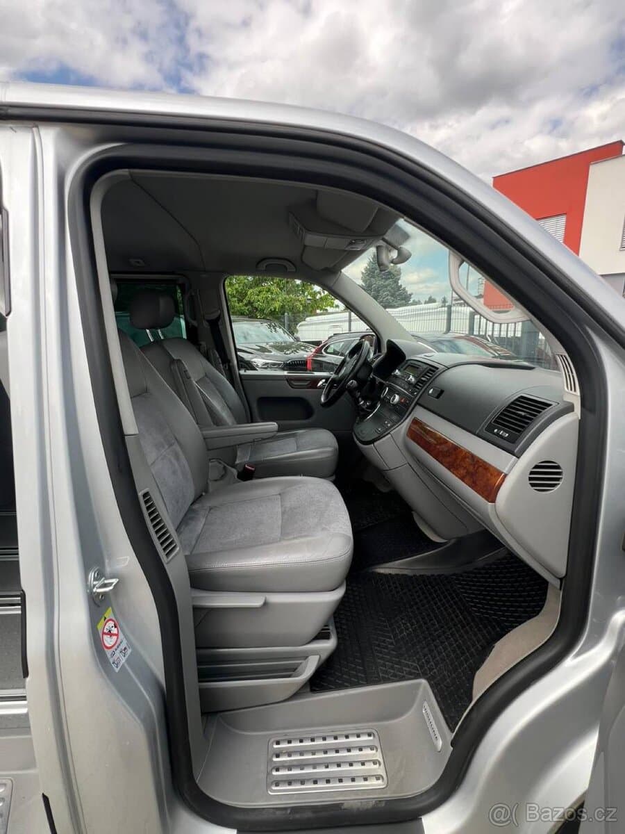2010 Volkswagen MULTIVAN - 8