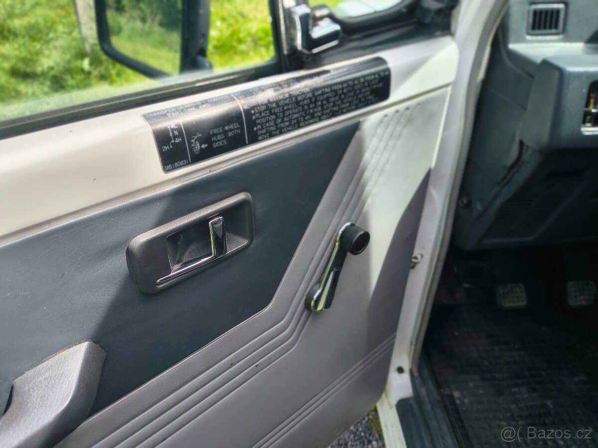 1988 Mitsubishi PAJERO - 8