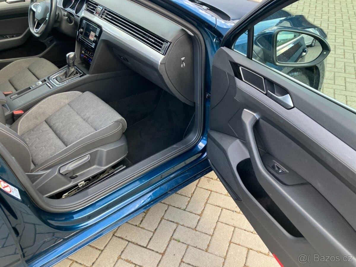 2023 Volkswagen PASSAT - 8