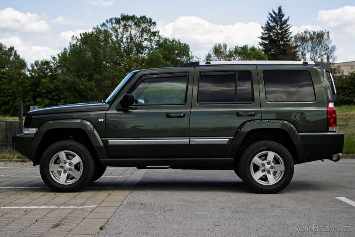 2009 Jeep COMMANDER - 8