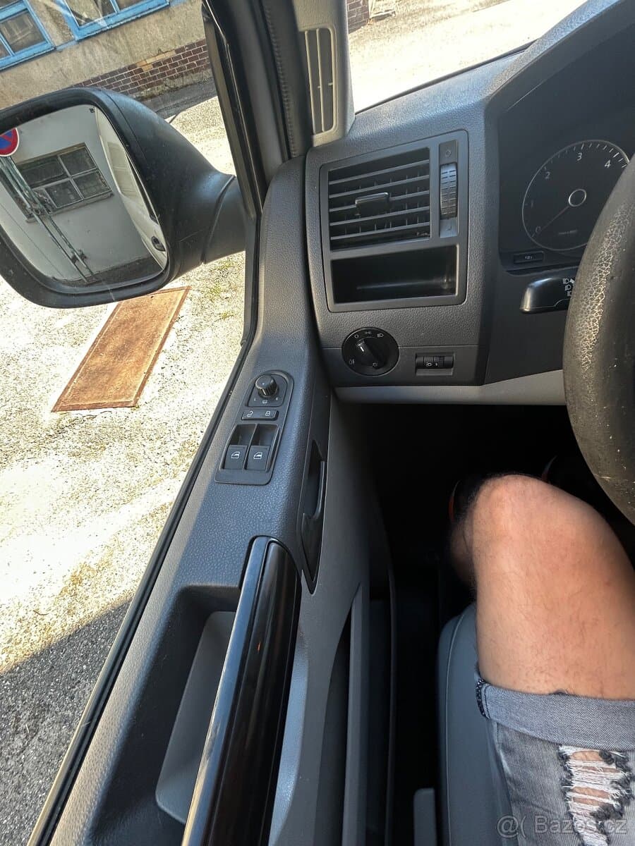 2011 Volkswagen TRANSPORTER - 8