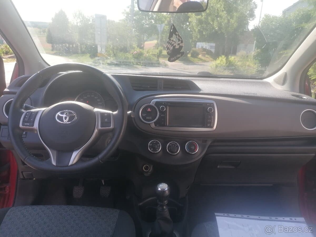 2012 Toyota YARIS - 8