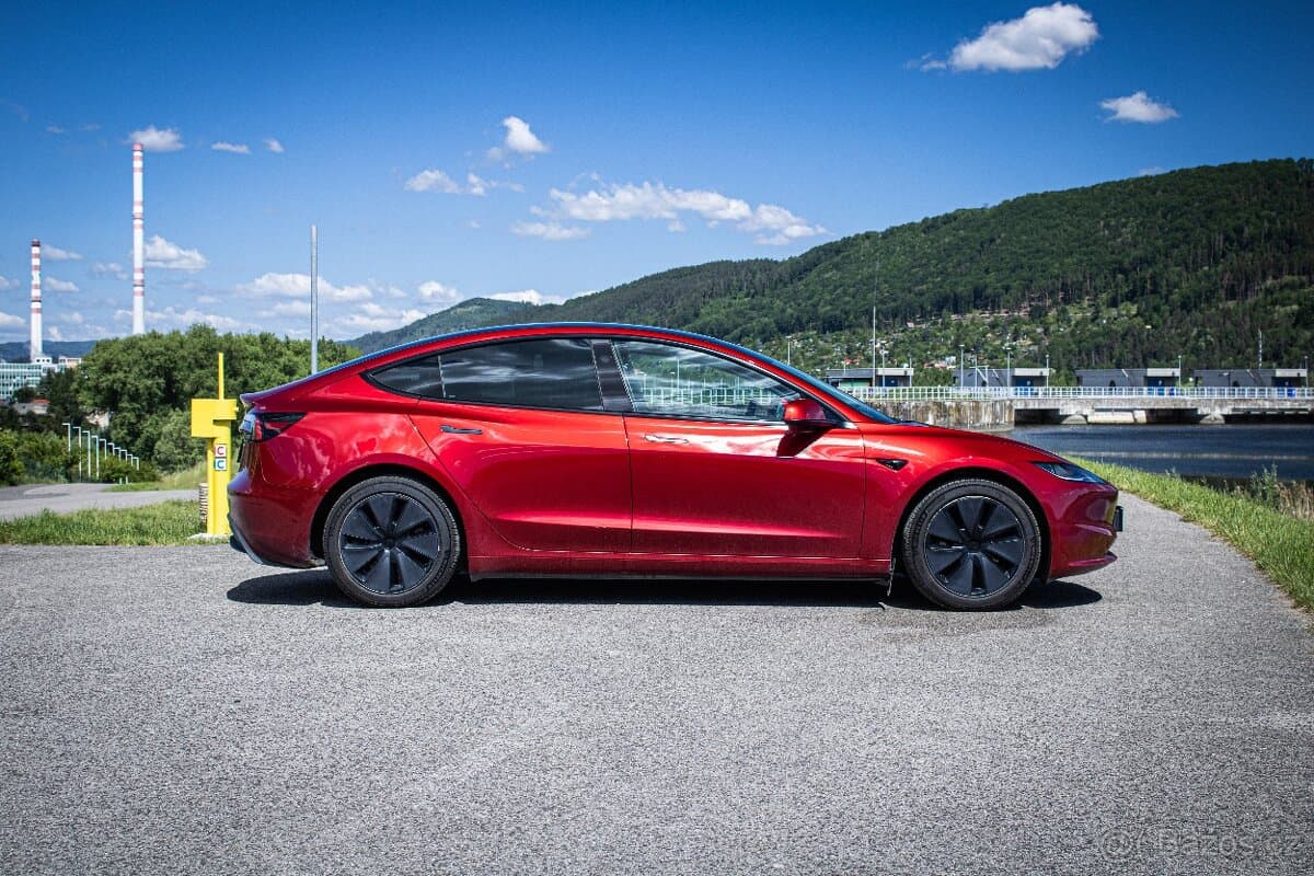 2024 Tesla MODEL 3 - 8