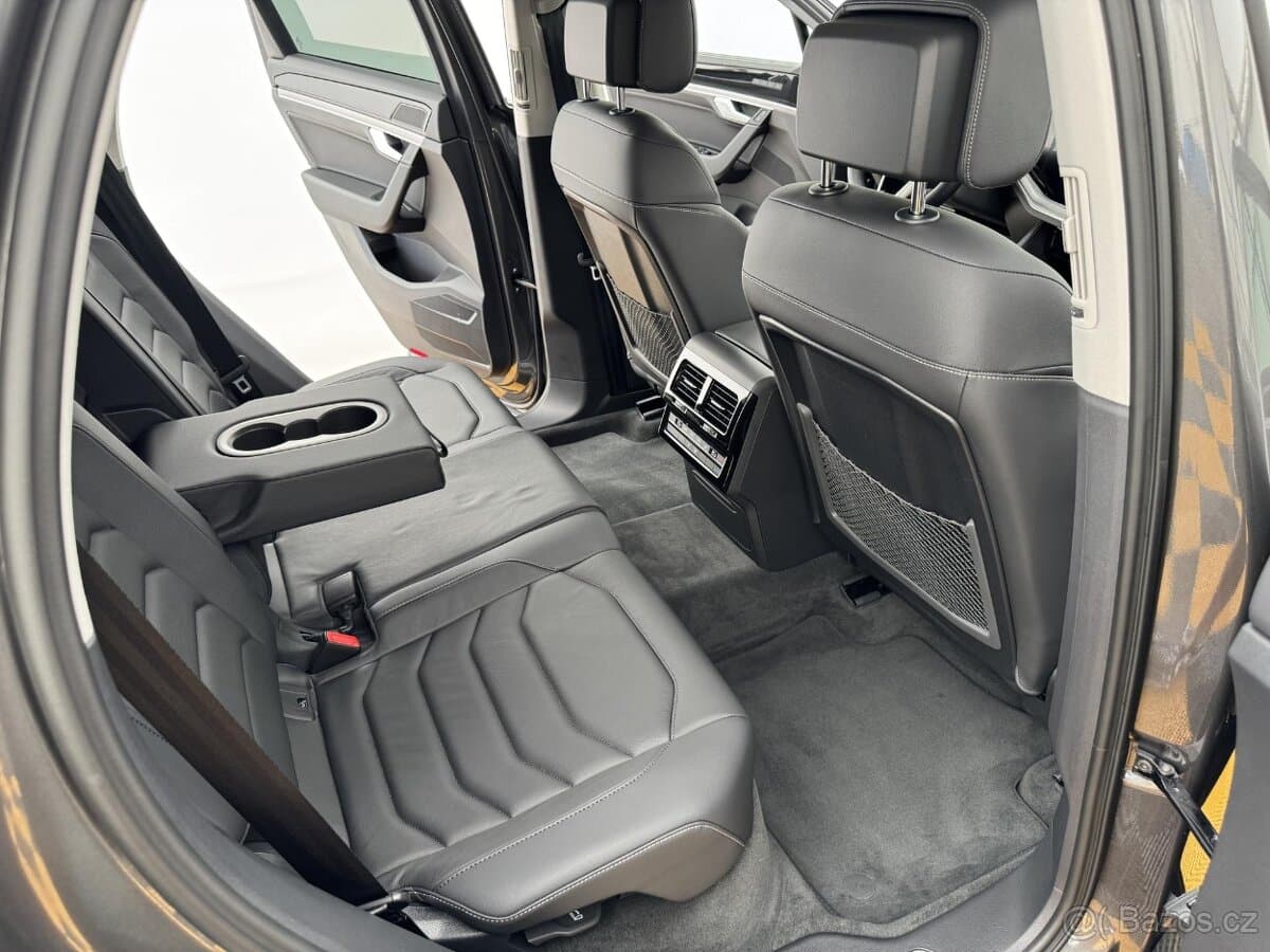 2025 Volkswagen TOUAREG - 8