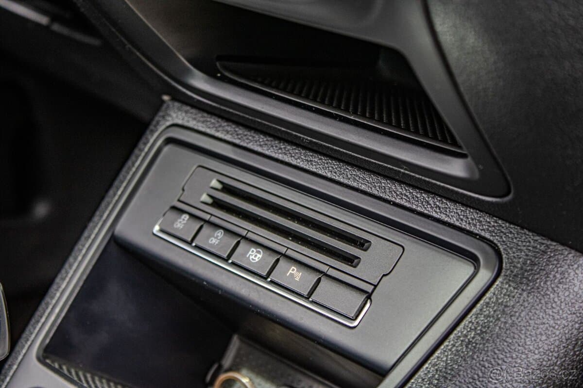 2012 Volkswagen TIGUAN - 8