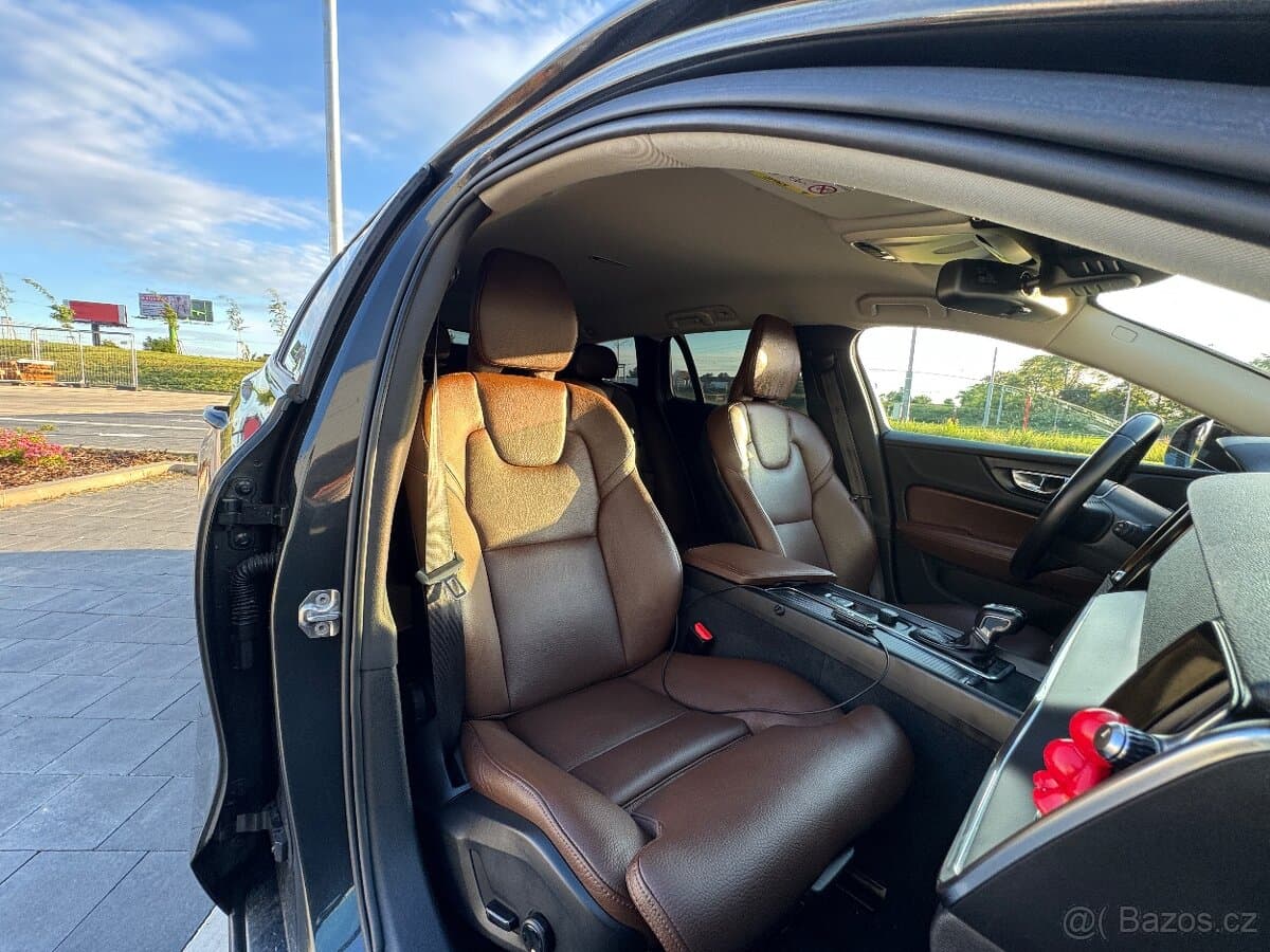 2019 Volvo V60 - 8