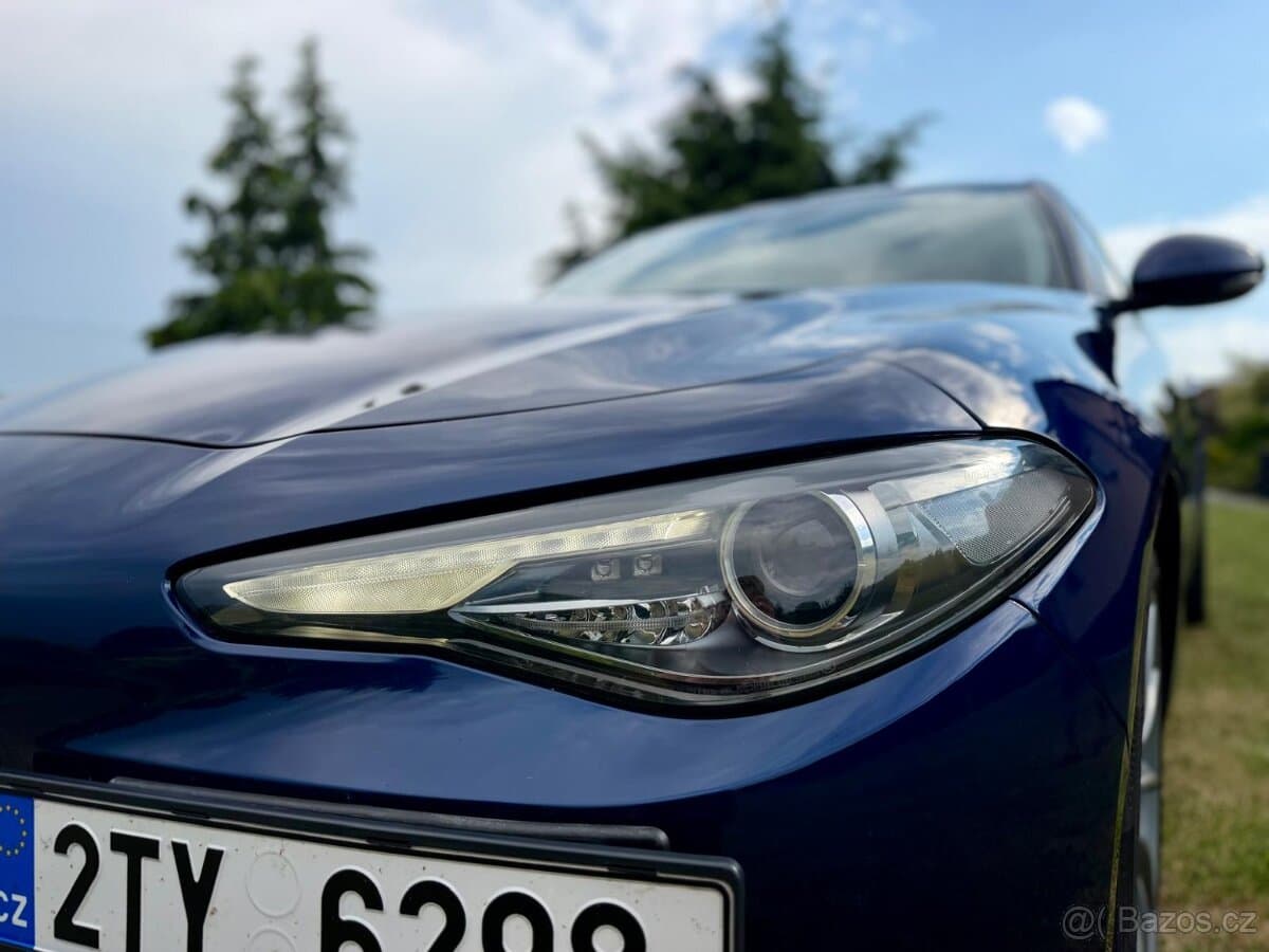 2017 Alfa Romeo GIULIA - 8