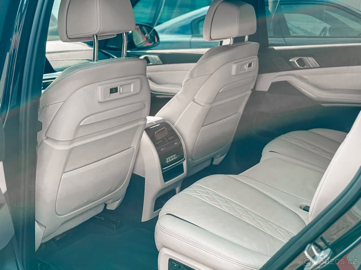 2020 BMW X7 - 8