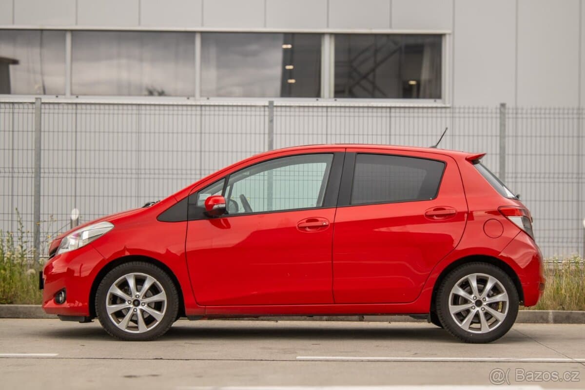2011 Toyota YARIS - 8