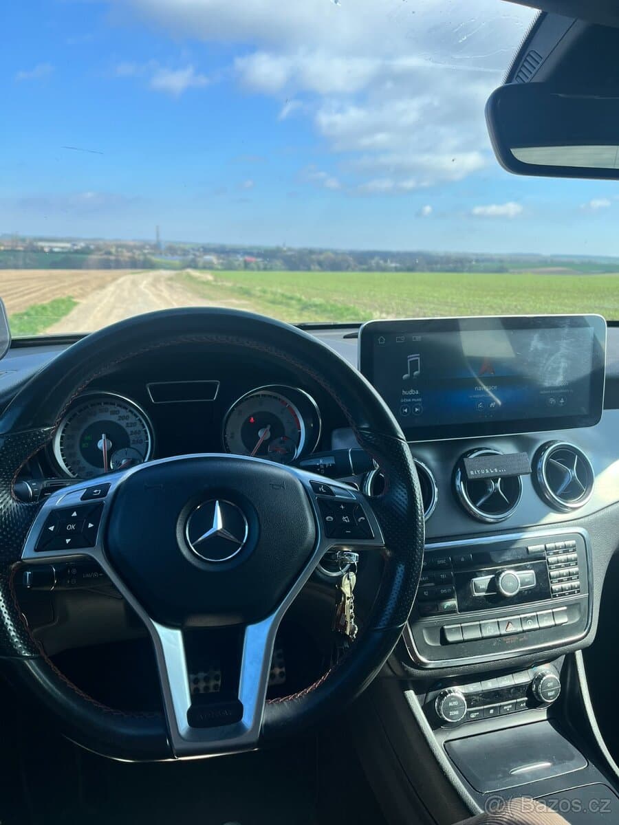 2016 Mercedes-Benz GLA - 8