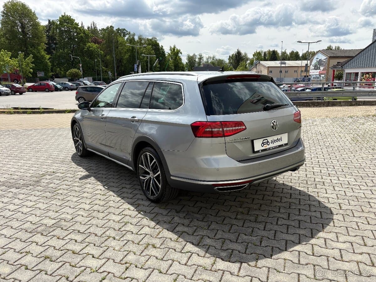 2018 Volkswagen PASSAT - 8