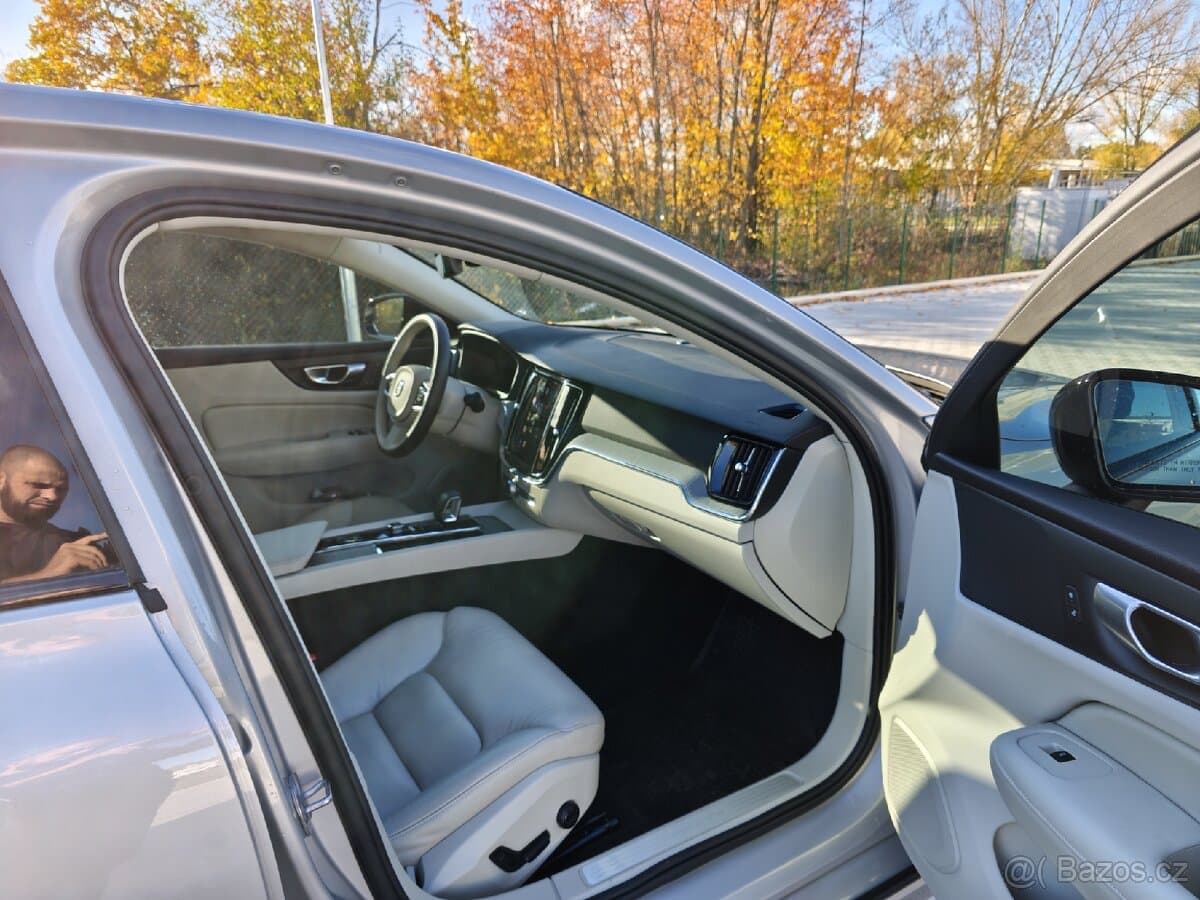 2024 Volvo S60 - 8