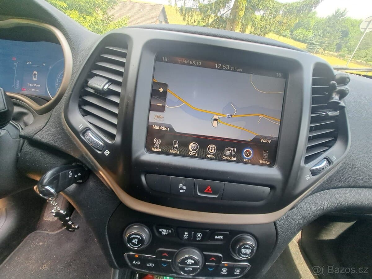 2016 Jeep CHEROKEE - 8