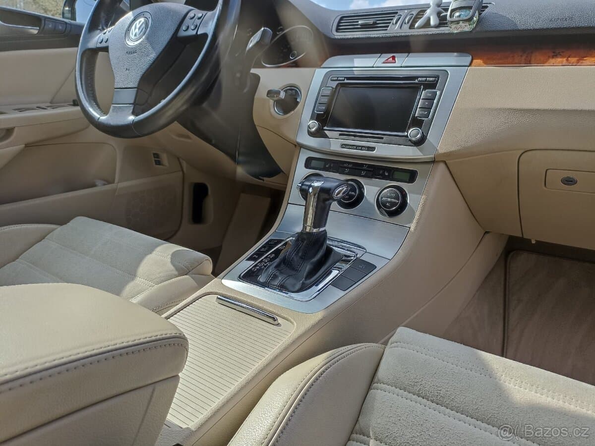 2010 Volkswagen PASSAT - 8