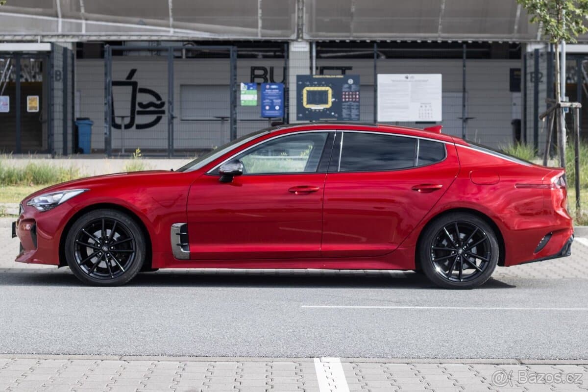 2019 Kia STINGER - 8
