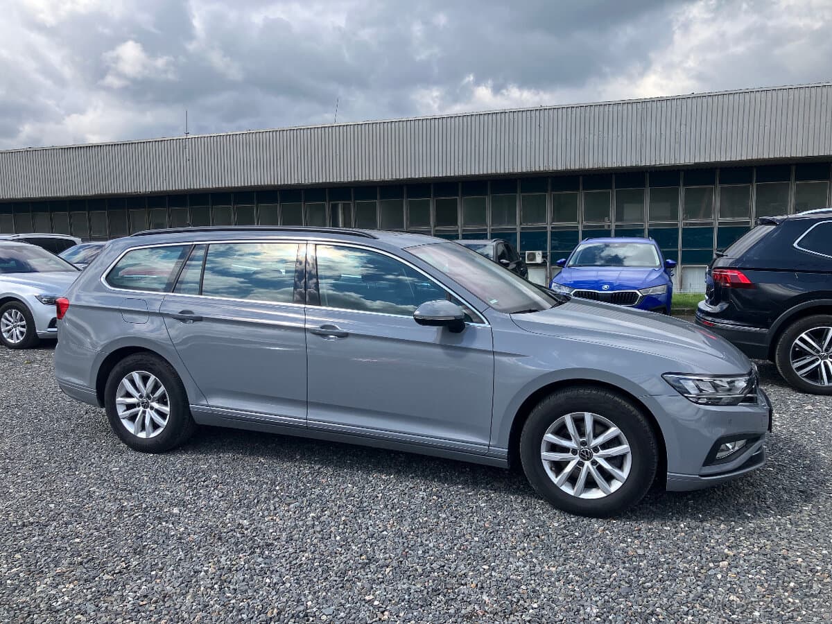 2023 Volkswagen PASSAT - 8