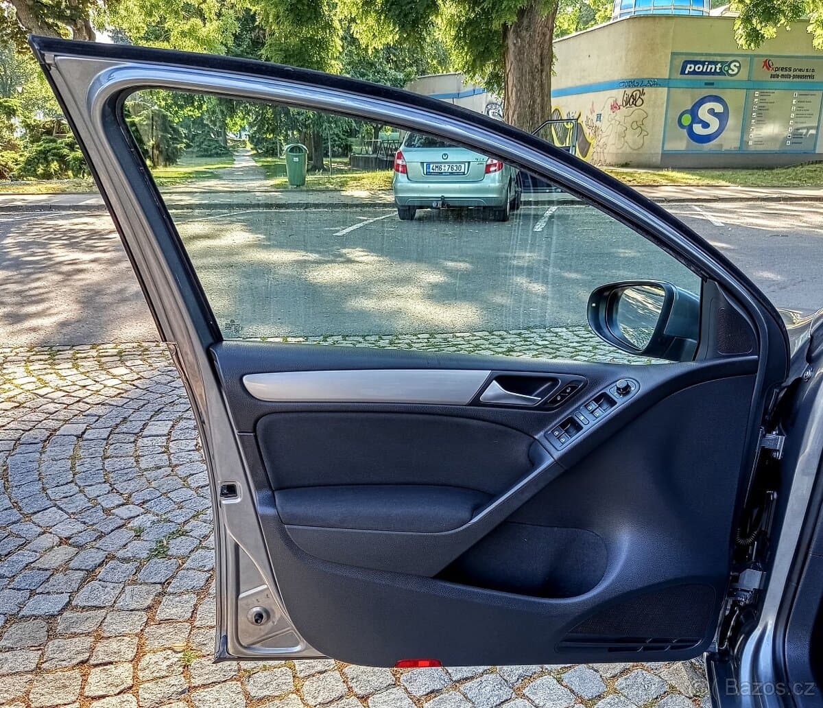2011 Volkswagen GOLF - 8