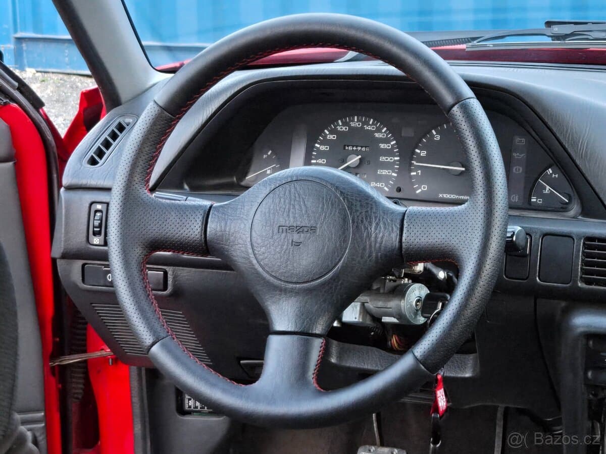1990 Mazda 323 - 8