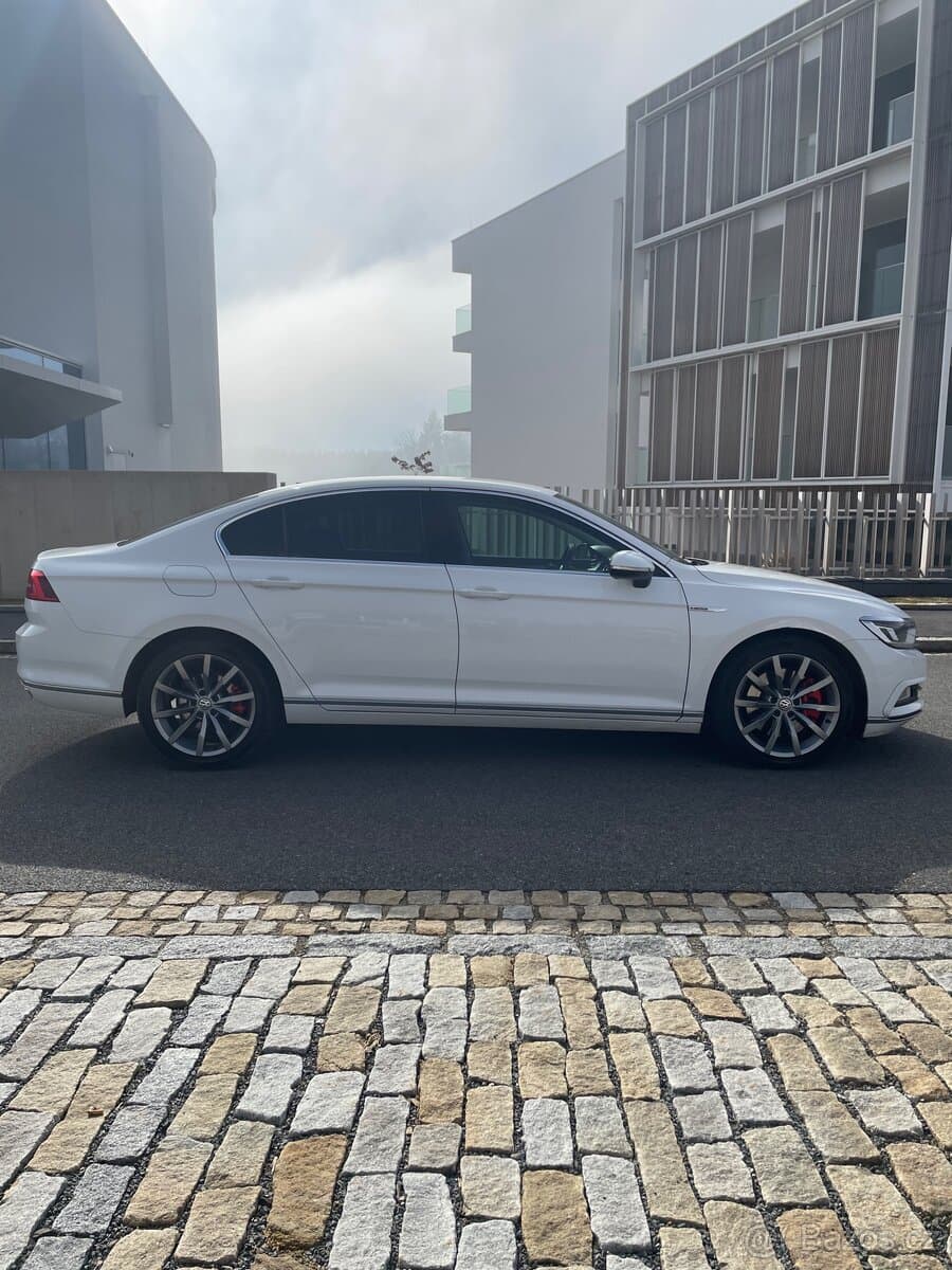 2015 Volkswagen PASSAT - 8