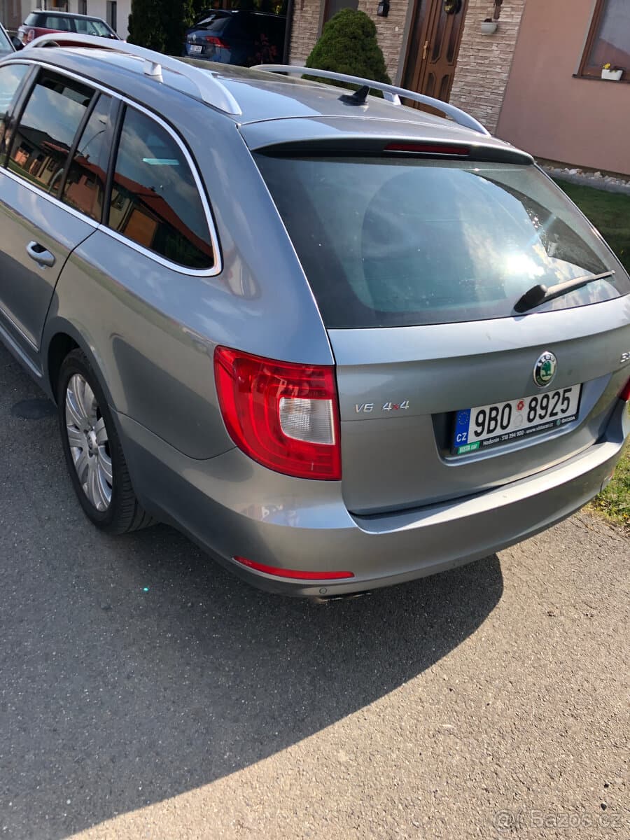 2011 Škoda SUPERB - 8