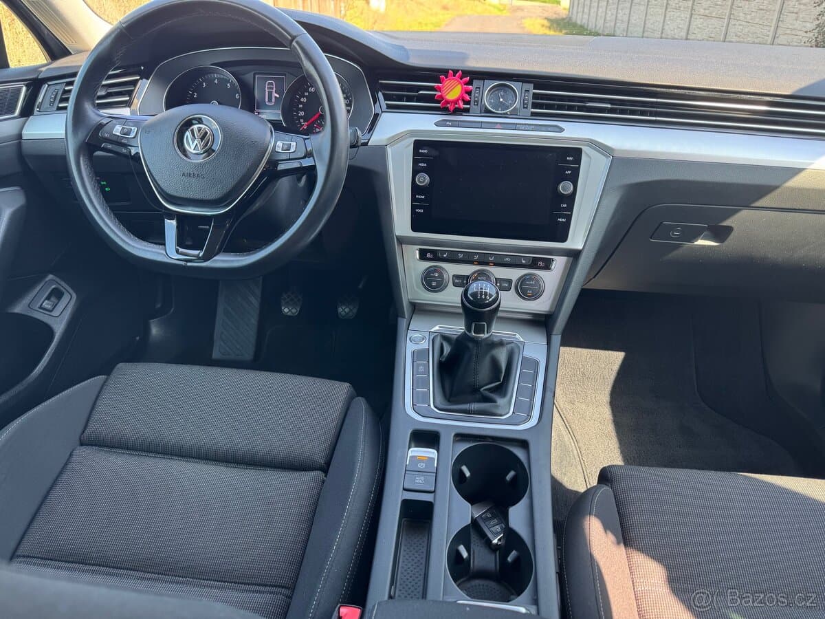 2018 Volkswagen PASSAT - 8