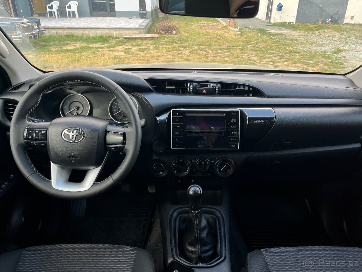 2017 Toyota HILUX - 8