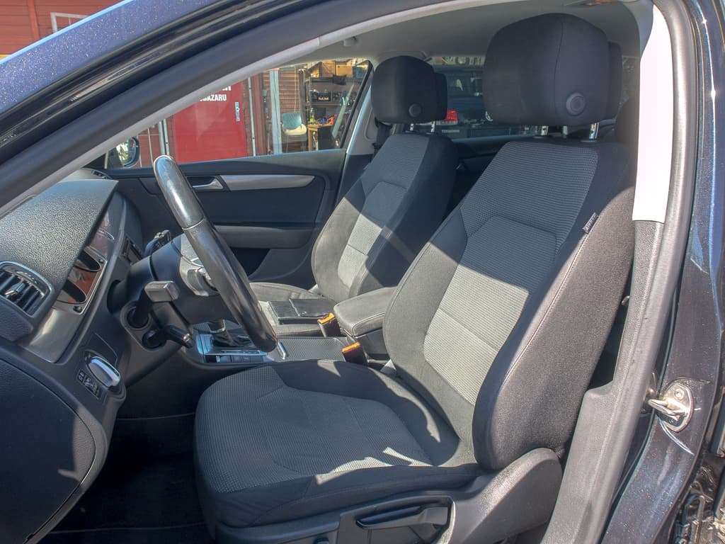 2012 Volkswagen PASSAT - 8