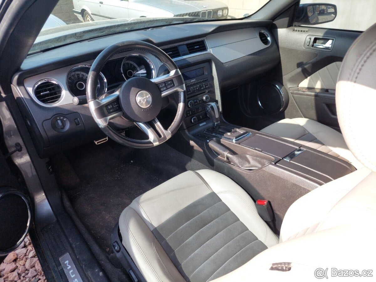 2013 Ford MUSTANG - 8