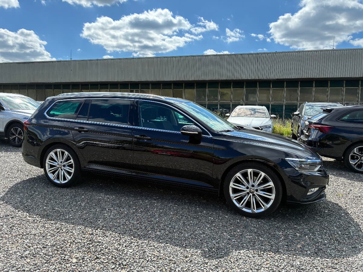 2023 Volkswagen PASSAT - 8