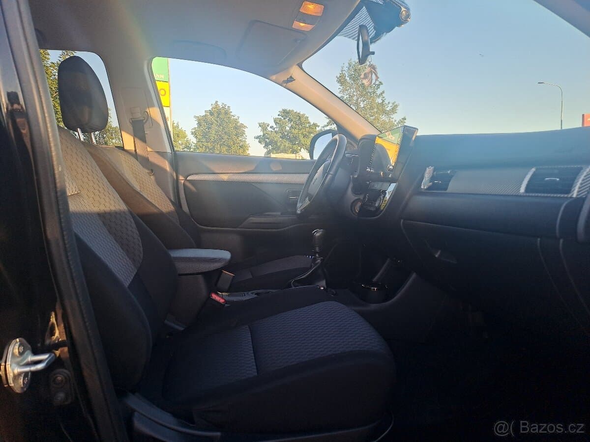 2014 Mitsubishi OUTLANDER - 8