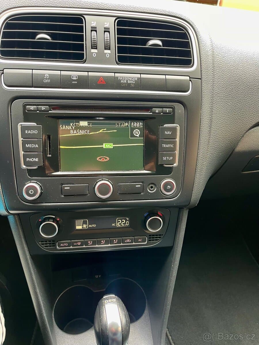2011 Volkswagen POLO - 8