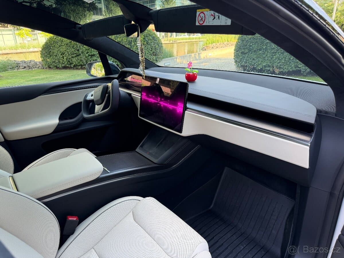 2026 Tesla MODEL X - 8