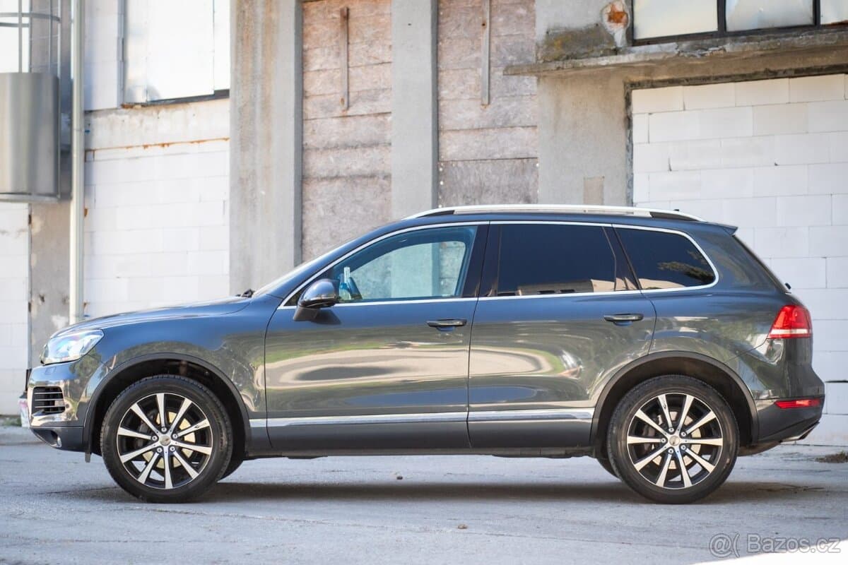 2011 Volkswagen TOUAREG - 8