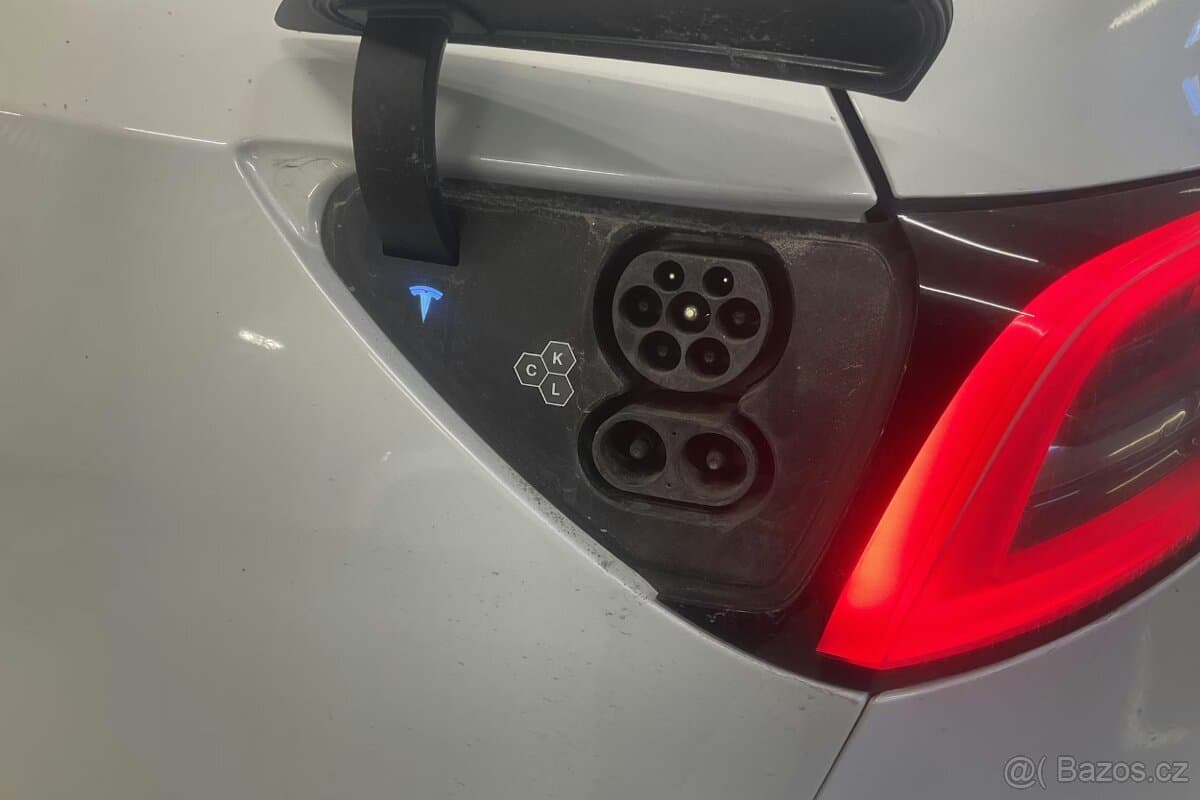 2024 Tesla MODEL Y - 8