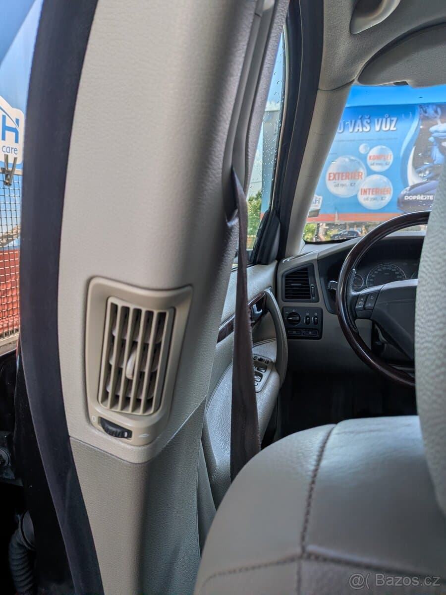 2005 Volvo V70 - 8