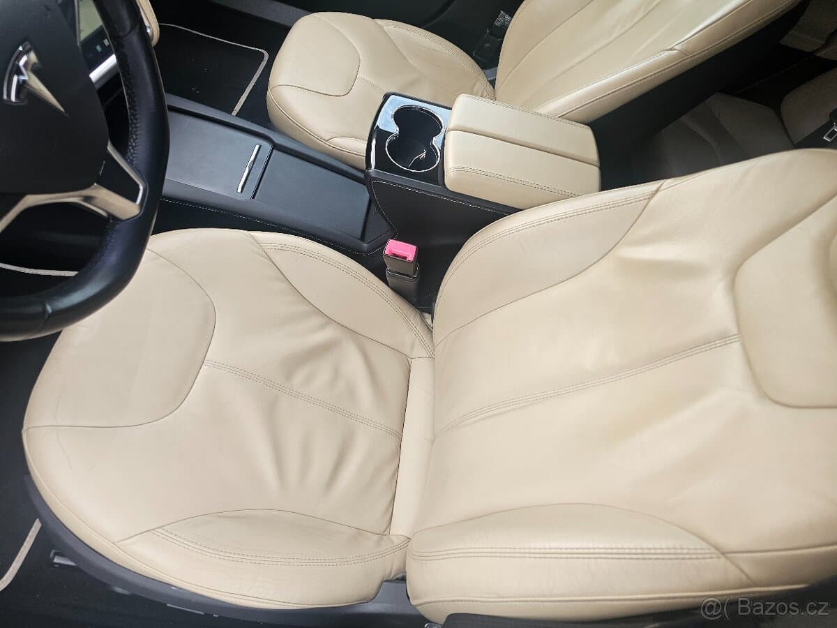 Tesla MODEL S - 8