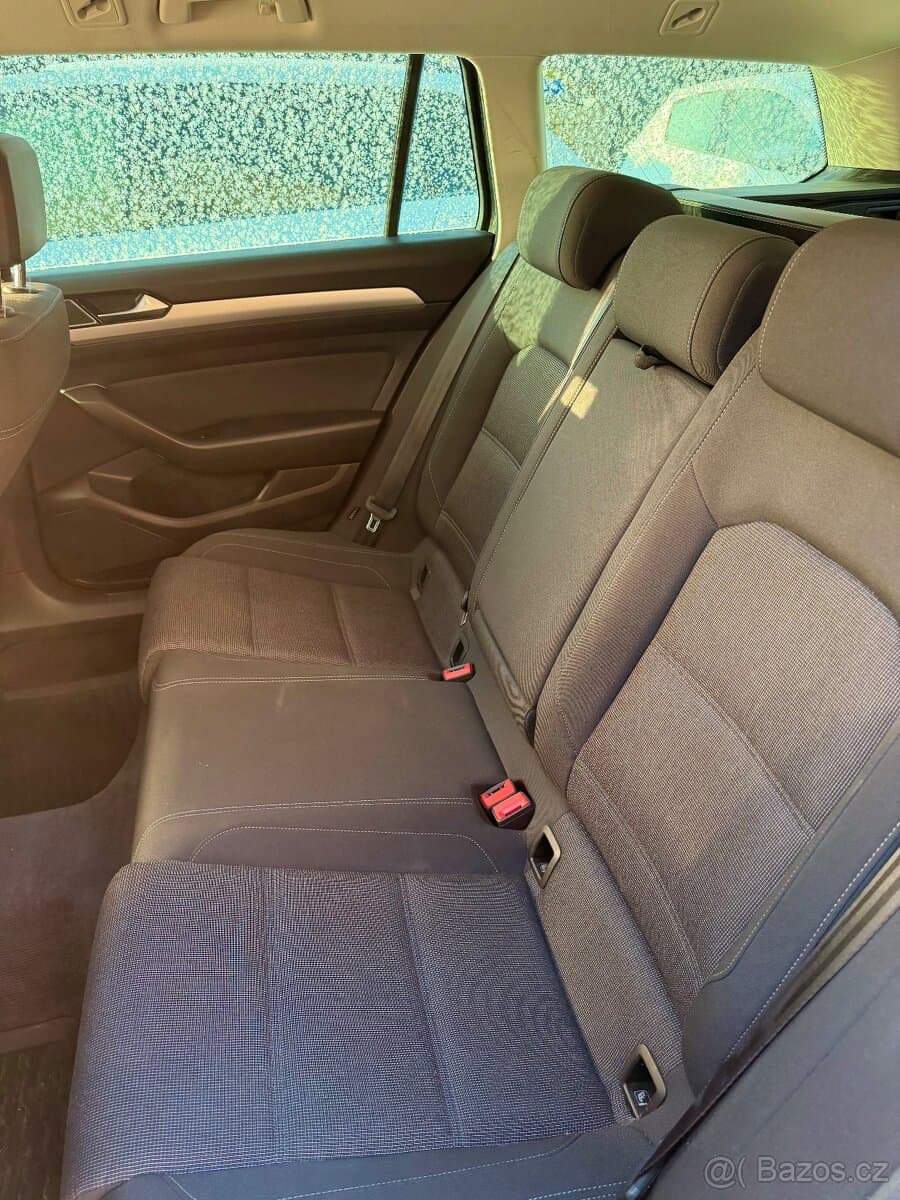 2019 Volkswagen PASSAT - 8