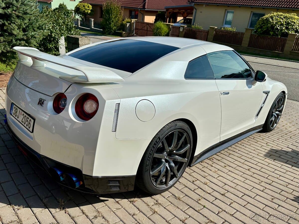 2014 Nissan GT-R - 8