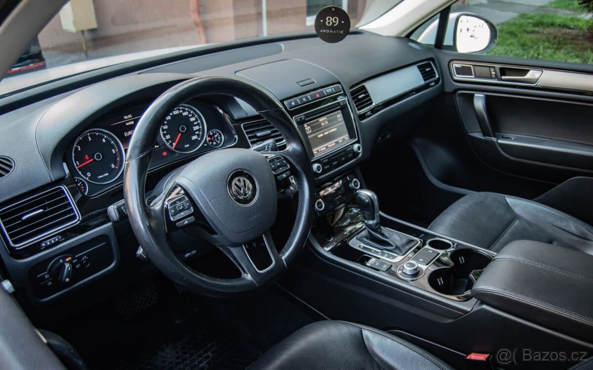 2015 Volkswagen TOUAREG - 8