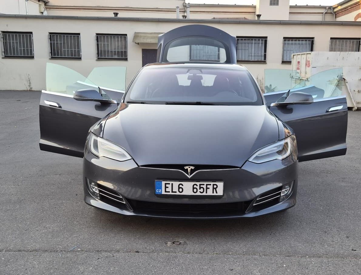 2020 Tesla MODEL S - 8