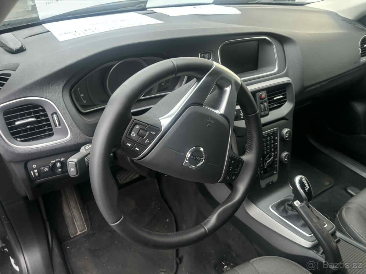 2019 Volvo V40 - 8