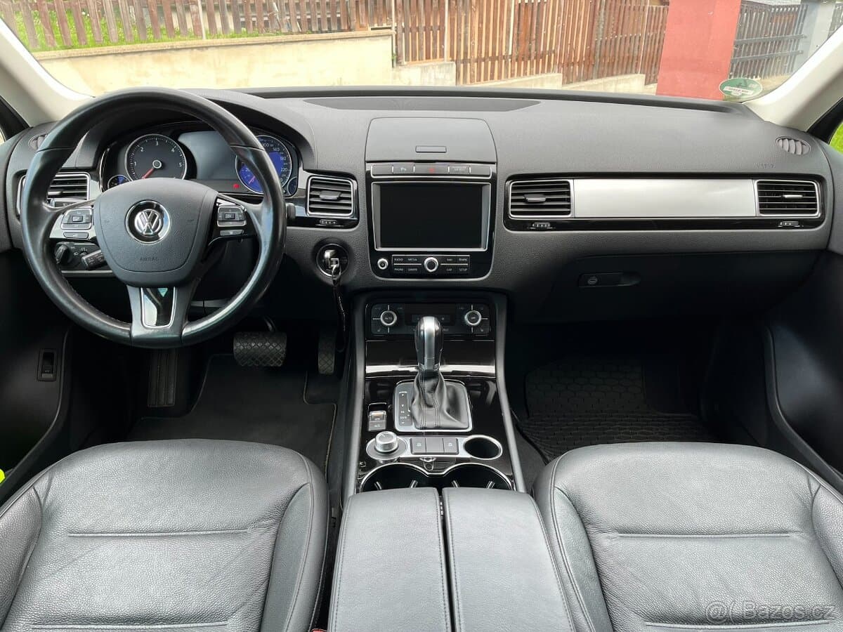 2017 Volkswagen TOUAREG - 8