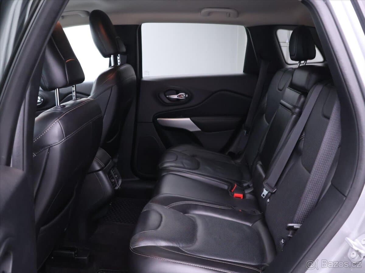 2017 Jeep CHEROKEE - 8